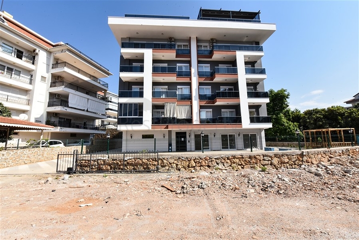 بنتهاوس من أربع غرف مع إطلالة مفتوحة على المدينة والجبال