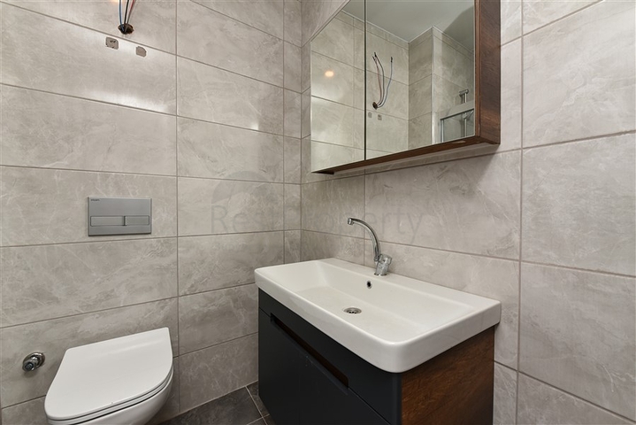 بنتهاوس من أربع غرف مع إطلالة مفتوحة على المدينة والجبال