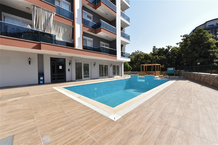 بنتهاوس من أربع غرف مع إطلالة مفتوحة على المدينة والجبال