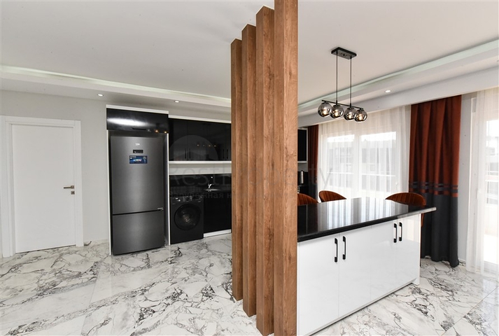 بنتهاوس من أربع غرف مع إطلالة مفتوحة على المدينة والجبال