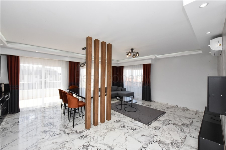 بنتهاوس من أربع غرف مع إطلالة مفتوحة على المدينة والجبال