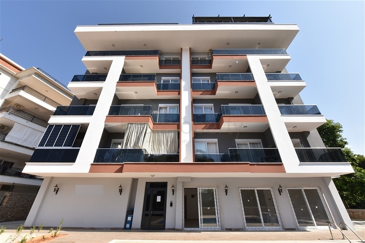 بنتهاوس من أربع غرف مع إطلالة مفتوحة على المدينة والجبال