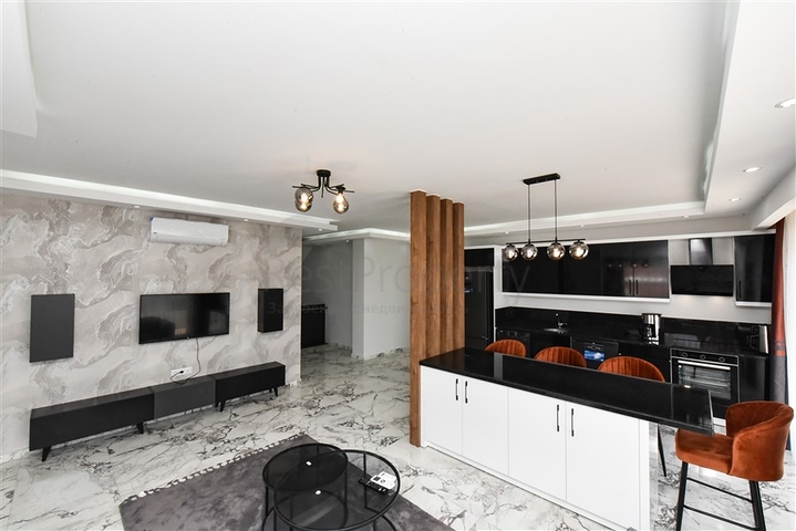 بنتهاوس من أربع غرف مع إطلالة مفتوحة على المدينة والجبال