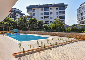 بنتهاوس من أربع غرف مع إطلالة مفتوحة على المدينة والجبال