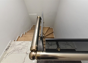 بنتهاوس من أربع غرف مع إطلالة مفتوحة على المدينة والجبال