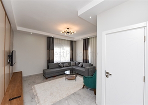 بنتهاوس من أربع غرف مع إطلالة مفتوحة على المدينة والجبال