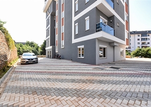 بنتهاوس من أربع غرف مع إطلالة مفتوحة على المدينة والجبال