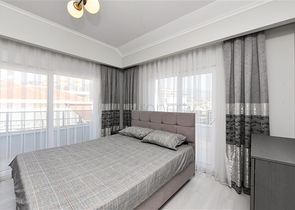 بنتهاوس من أربع غرف مع إطلالة مفتوحة على المدينة والجبال