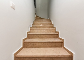 بنتهاوس من أربع غرف مع إطلالة مفتوحة على المدينة والجبال