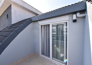 بنتهاوس من أربع غرف مع إطلالة مفتوحة على المدينة والجبال