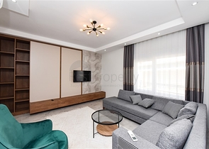 بنتهاوس من أربع غرف مع إطلالة مفتوحة على المدينة والجبال