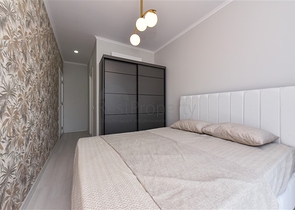 بنتهاوس من أربع غرف مع إطلالة مفتوحة على المدينة والجبال