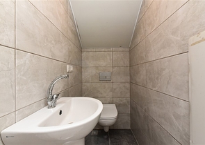 بنتهاوس من أربع غرف مع إطلالة مفتوحة على المدينة والجبال