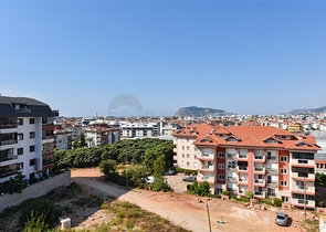 بنتهاوس من أربع غرف مع إطلالة مفتوحة على المدينة والجبال