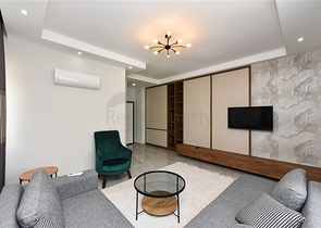 بنتهاوس من أربع غرف مع إطلالة مفتوحة على المدينة والجبال