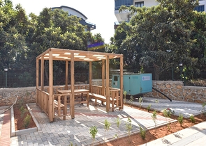 بنتهاوس من أربع غرف مع إطلالة مفتوحة على المدينة والجبال