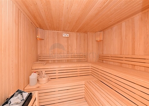 بنتهاوس من أربع غرف مع إطلالة مفتوحة على المدينة والجبال