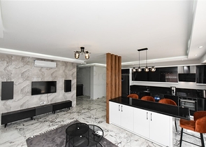 بنتهاوس من أربع غرف مع إطلالة مفتوحة على المدينة والجبال