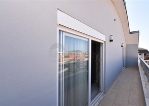 بنتهاوس من أربع غرف مع إطلالة مفتوحة على المدينة والجبال