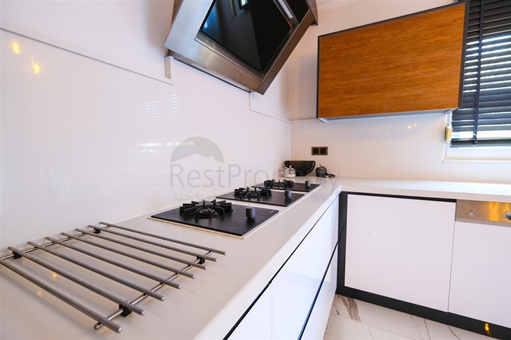 شقة فسيحة مفروشة في مجمع مع إطلالات على البحر والجبل شقة فسيحة مفروشة في مجمع مع إطلالات على البحر والجبل