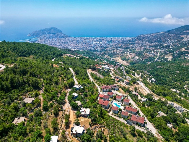 شقة فسيحة مفروشة في مجمع مع إطلالات على البحر والجبل شقة فسيحة مفروشة في مجمع مع إطلالات على البحر والجبل