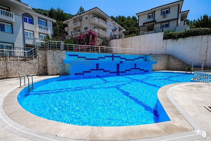 شقة فسيحة مفروشة في مجمع مع إطلالات على البحر والجبل شقة فسيحة مفروشة في مجمع مع إطلالات على البحر والجبل