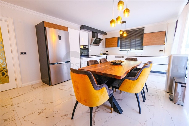 شقة فسيحة مفروشة في مجمع مع إطلالات على البحر والجبل شقة فسيحة مفروشة في مجمع مع إطلالات على البحر والجبل