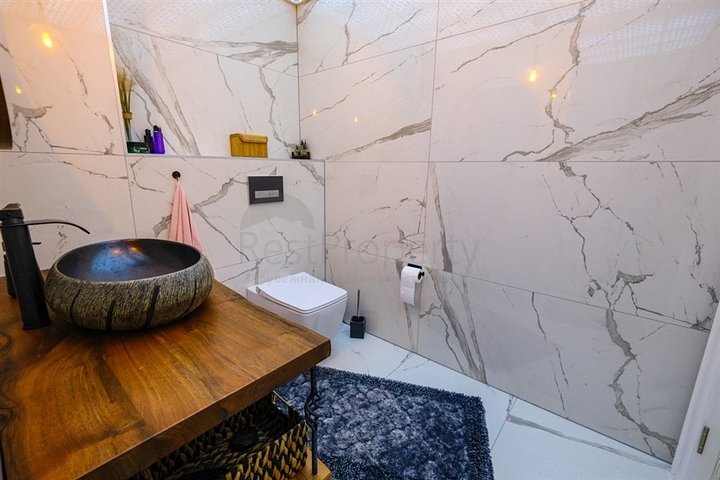 شقة فسيحة مفروشة في مجمع مع إطلالات على البحر والجبل شقة فسيحة مفروشة في مجمع مع إطلالات على البحر والجبل