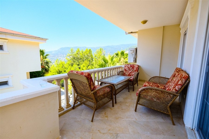 شقة فسيحة مفروشة في مجمع مع إطلالات على البحر والجبل شقة فسيحة مفروشة في مجمع مع إطلالات على البحر والجبل