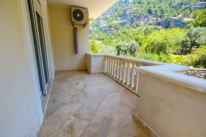 شقة فسيحة مفروشة في مجمع مع إطلالات على البحر والجبل شقة فسيحة مفروشة في مجمع مع إطلالات على البحر والجبل