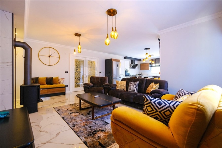 شقة فسيحة مفروشة في مجمع مع إطلالات على البحر والجبل شقة فسيحة مفروشة في مجمع مع إطلالات على البحر والجبل