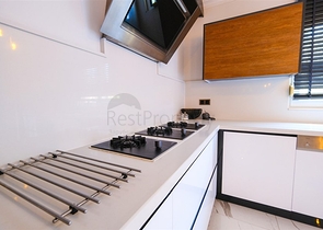 شقة فسيحة مفروشة في مجمع مع إطلالات على البحر والجبل شقة فسيحة مفروشة في مجمع مع إطلالات على البحر والجبل