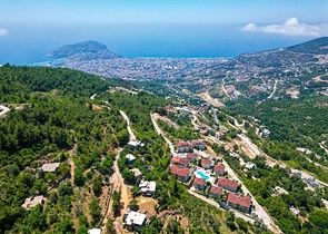 شقة فسيحة مفروشة في مجمع مع إطلالات على البحر والجبل شقة فسيحة مفروشة في مجمع مع إطلالات على البحر والجبل