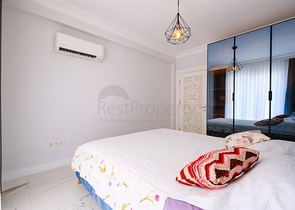 شقة فسيحة مفروشة في مجمع مع إطلالات على البحر والجبل شقة فسيحة مفروشة في مجمع مع إطلالات على البحر والجبل