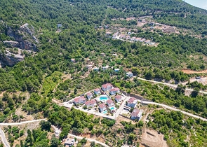 شقة فسيحة مفروشة في مجمع مع إطلالات على البحر والجبل شقة فسيحة مفروشة في مجمع مع إطلالات على البحر والجبل