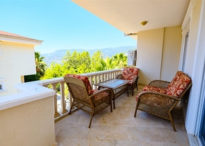 شقة فسيحة مفروشة في مجمع مع إطلالات على البحر والجبل شقة فسيحة مفروشة في مجمع مع إطلالات على البحر والجبل