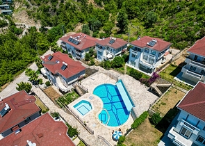 شقة فسيحة مفروشة في مجمع مع إطلالات على البحر والجبل شقة فسيحة مفروشة في مجمع مع إطلالات على البحر والجبل