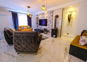 شقة فسيحة مفروشة في مجمع مع إطلالات على البحر والجبل شقة فسيحة مفروشة في مجمع مع إطلالات على البحر والجبل