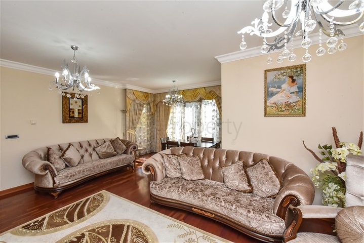 شقة 3+1 في مجمع على السطر الأول شقة 3+1 في مجمع على السطر الأول