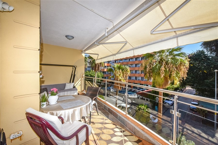 شقة 3+1 في مجمع على السطر الأول شقة 3+1 في مجمع على السطر الأول