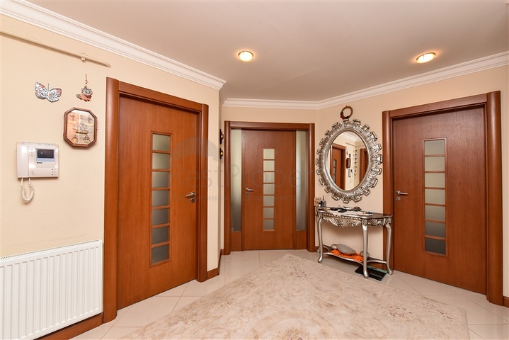 شقة 3+1 في مجمع على السطر الأول شقة 3+1 في مجمع على السطر الأول