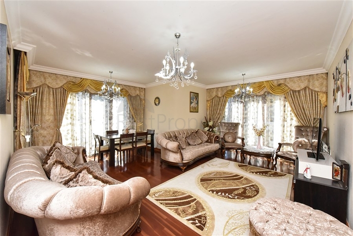 شقة 3+1 في مجمع على السطر الأول شقة 3+1 في مجمع على السطر الأول