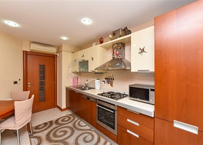 شقة 3+1 في مجمع على السطر الأول شقة 3+1 في مجمع على السطر الأول