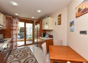 شقة 3+1 في مجمع على السطر الأول شقة 3+1 في مجمع على السطر الأول