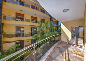 شقة 3+1 في مجمع على السطر الأول شقة 3+1 في مجمع على السطر الأول