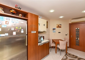 شقة 3+1 في مجمع على السطر الأول شقة 3+1 في مجمع على السطر الأول