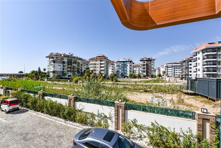 شقة 2 + 1 على الخط الأول في حي كيستل