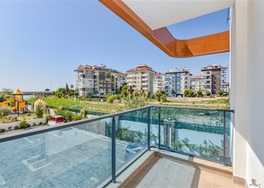 شقة 2 + 1 على الخط الأول في حي كيستل