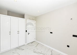 شقة 2 + 1 على الخط الأول في حي كيستل