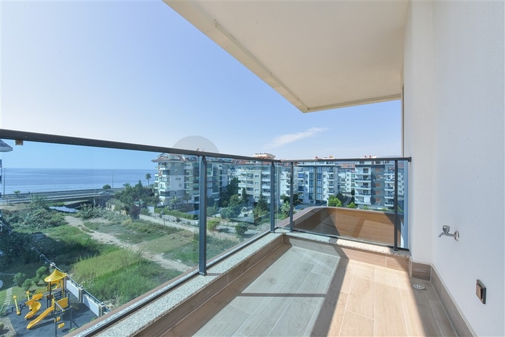 بنتهاوس 3 + 1 مع مطبخ منفصل على الساحل الأول في كيستيل